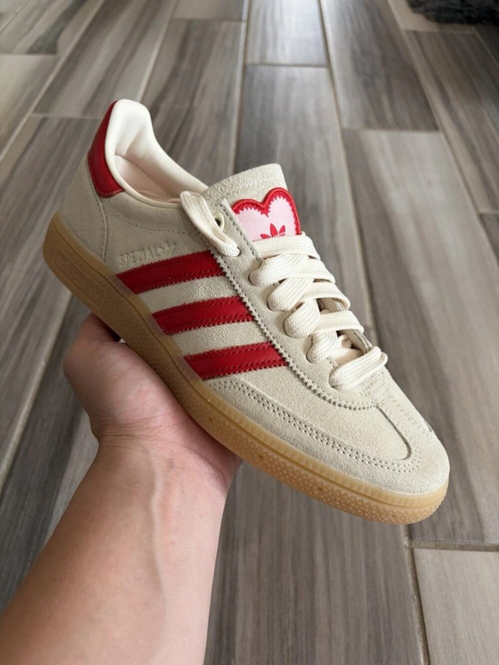 Women's Adidas Handball Spezial SE Shoes - Cream Scarlet Pink Hearts KH9044 - Picture 4 of 8